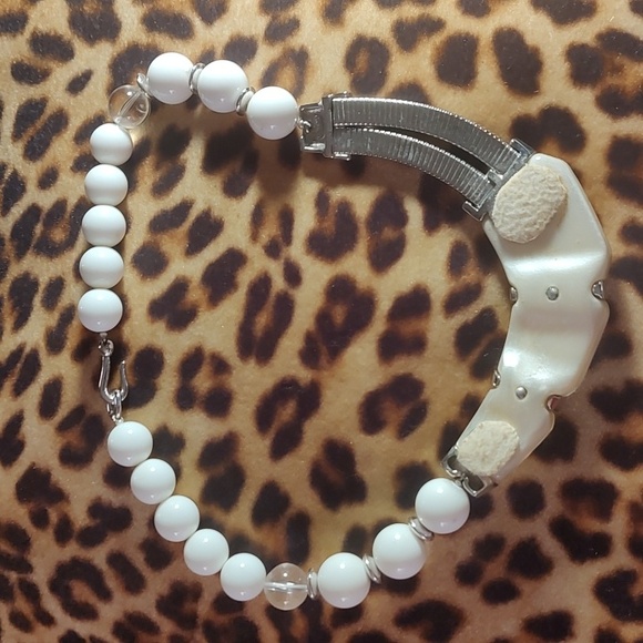 Necklace/White&Silver - Picture 7 of 7